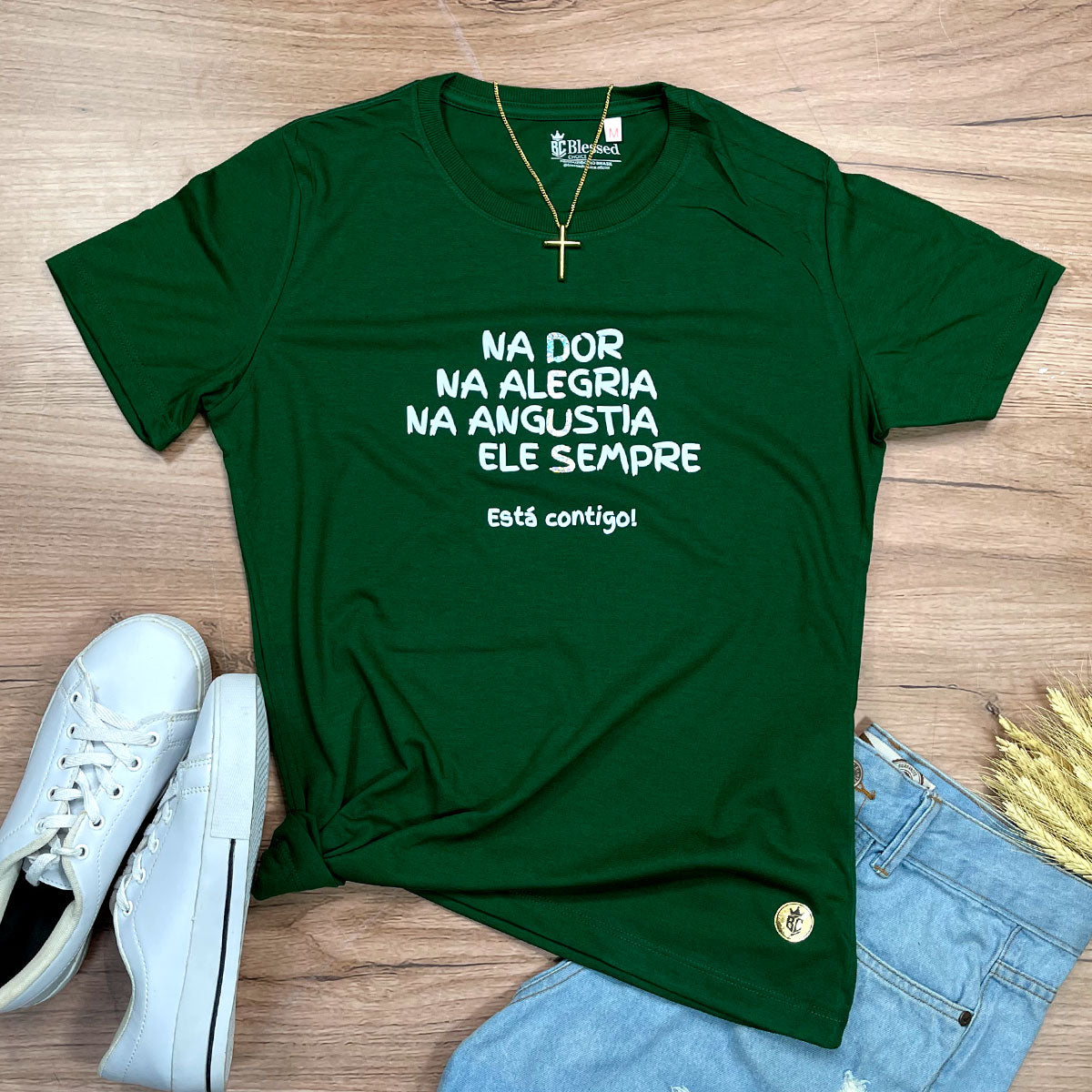 Camiseta Feminina Verde Na Dor Na Alegria Na Angustia Ele Sempre Está Contigo