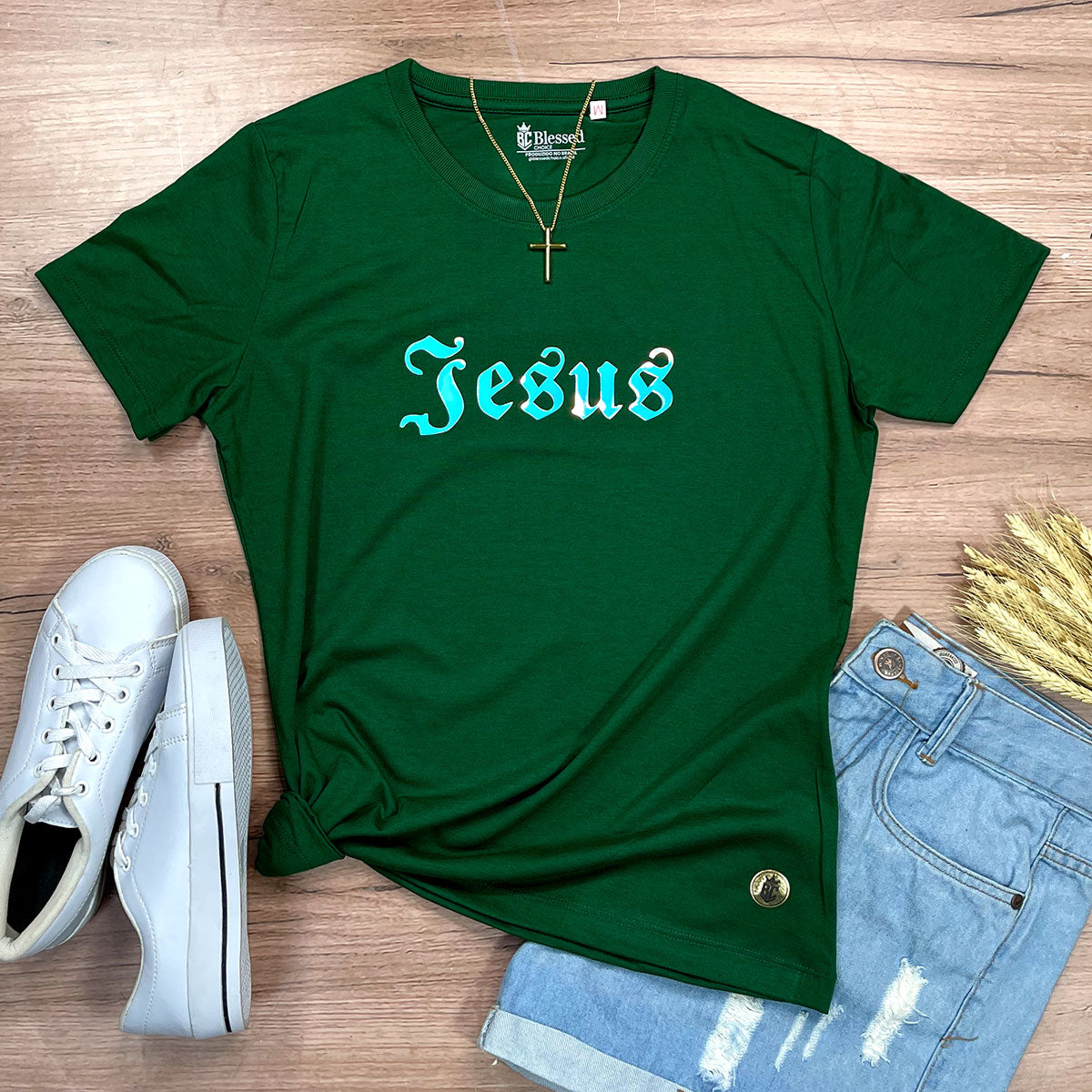Camiseta Feminina Verde Aplique Jesus