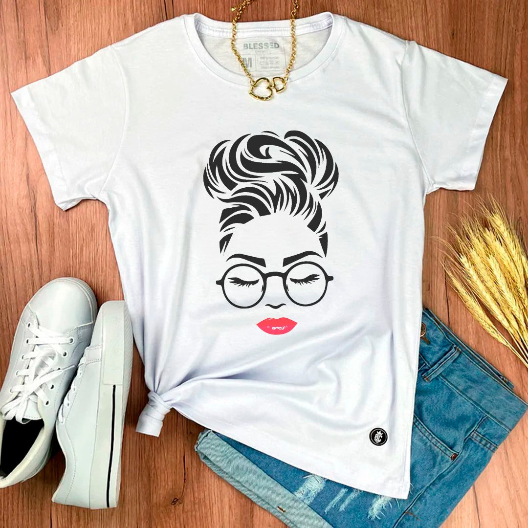 Camiseta Feminina Branca Mulher De Óculos