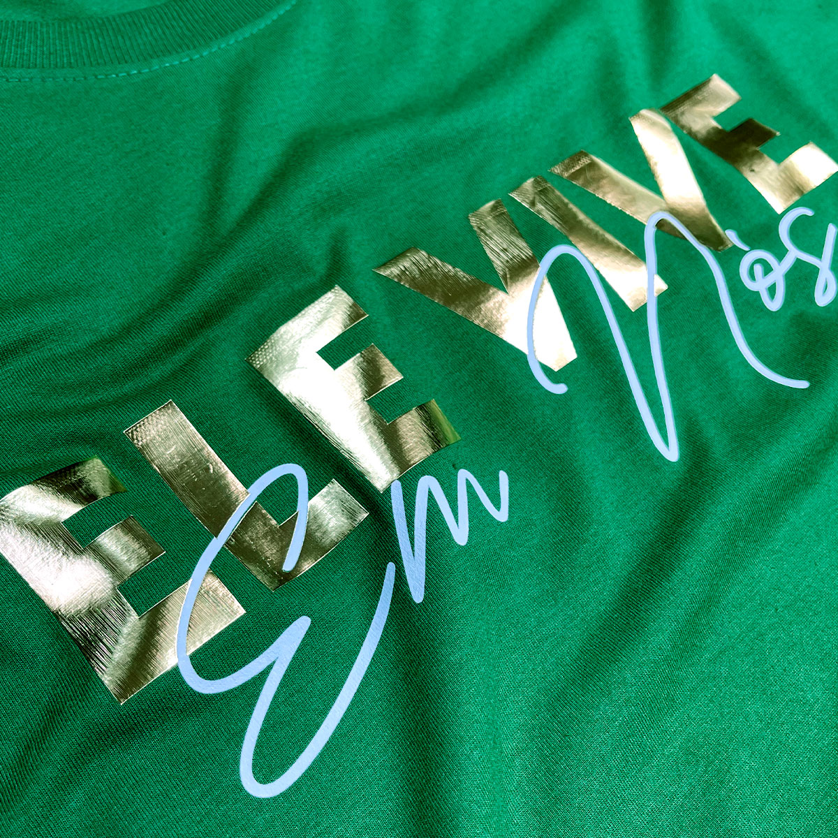 Camiseta Masculina Verde Ele vive Em Nós