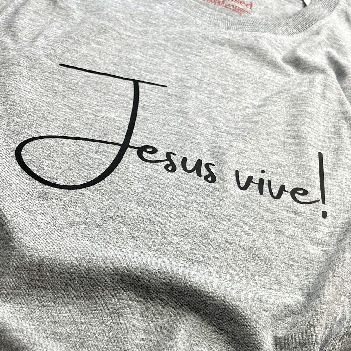 Camiseta Masculina Cinza Jesus Vive!