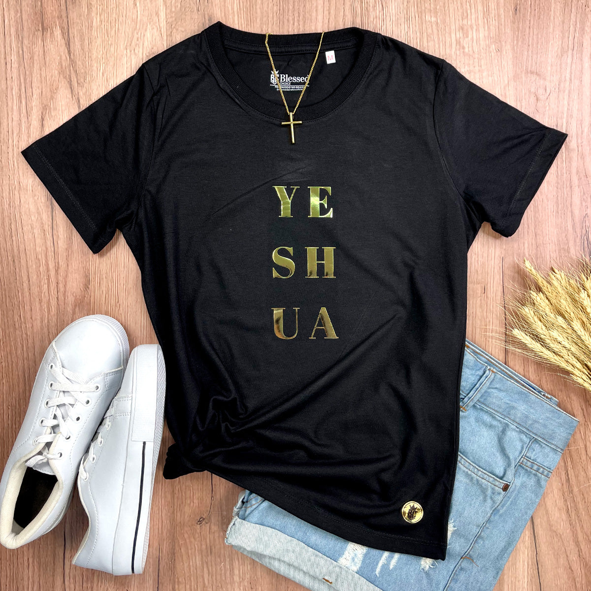 Camiseta Feminina Preta Yeshua Camaleão