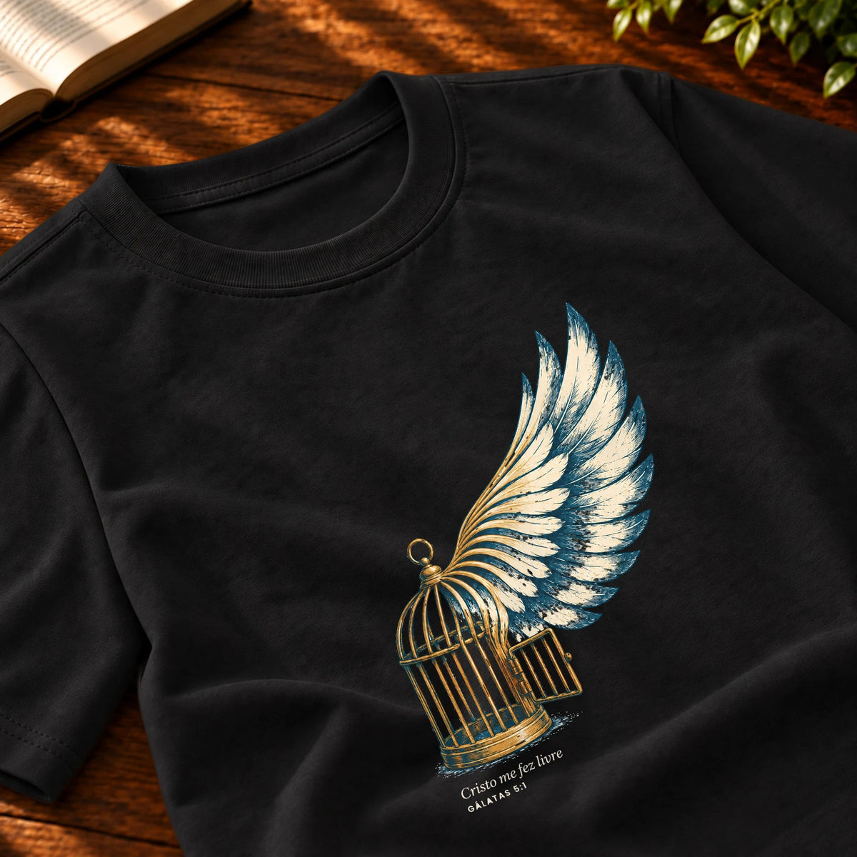 Camiseta Masculina Preta Cristo me fez livre