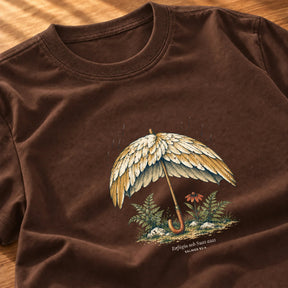 Camiseta Feminina Marrom Refúgio sob Suas asas