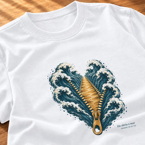 Camiseta Feminina Branca Ele abriu o mar