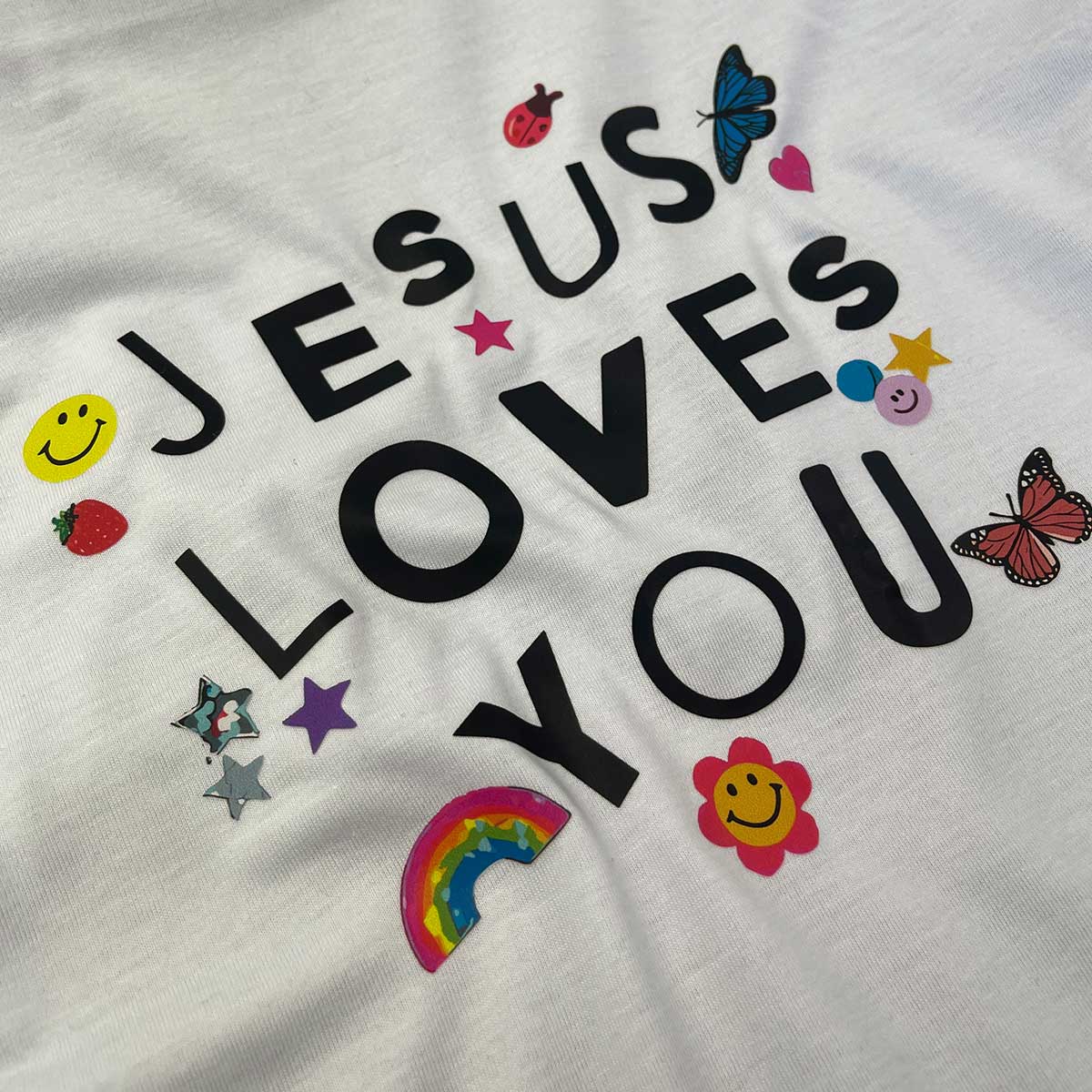 T-Shirt Infantil Branca Jesus Loves You