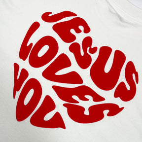 Oversized Off White Full Coração Jesus Loves You