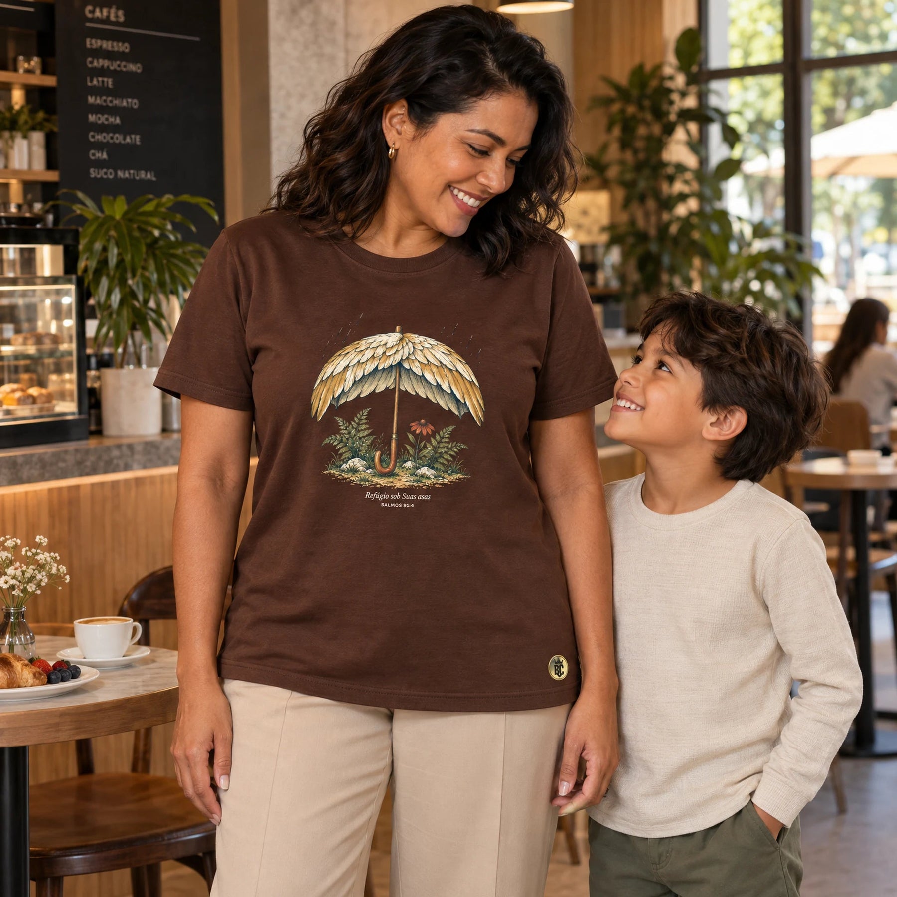 Camiseta Feminina Marrom Refúgio sob Suas asas