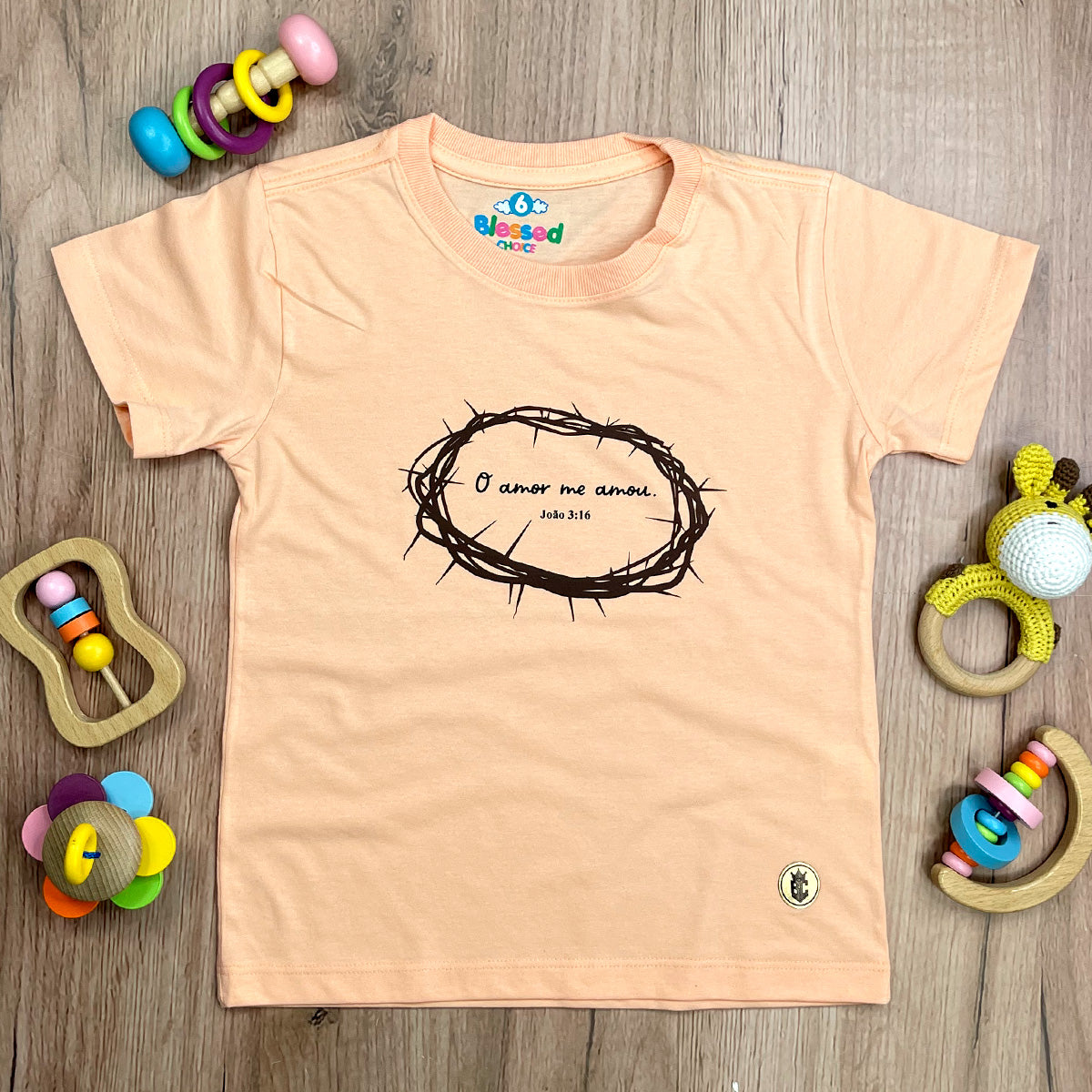 T-Shirt Infantil Salmão O Amor Me Amou