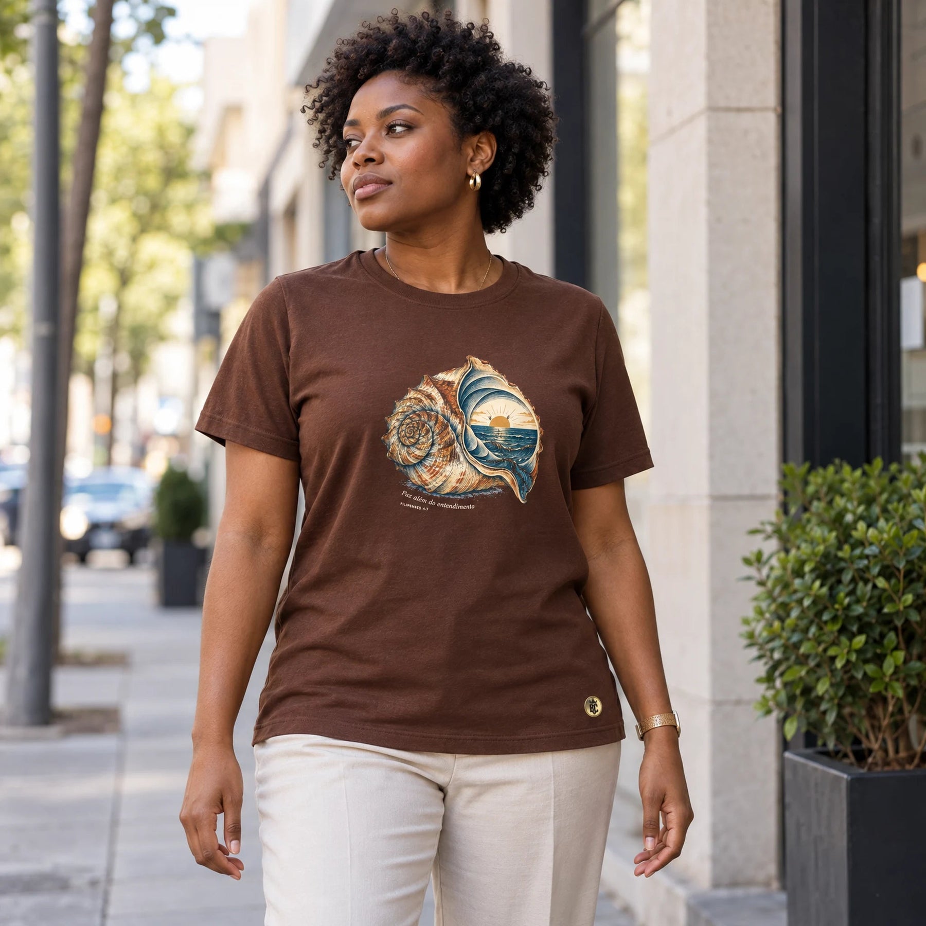 Camiseta Feminina Marrom Paz além do entendimento