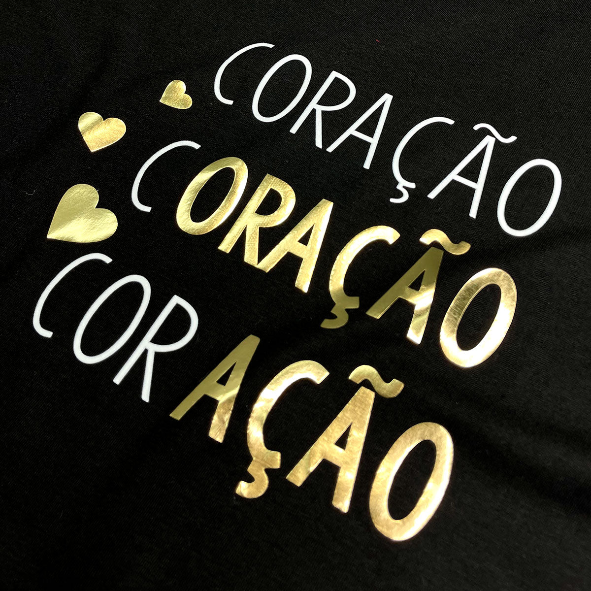 Camiseta Feminina Preta Coração Oração Ação Dourado