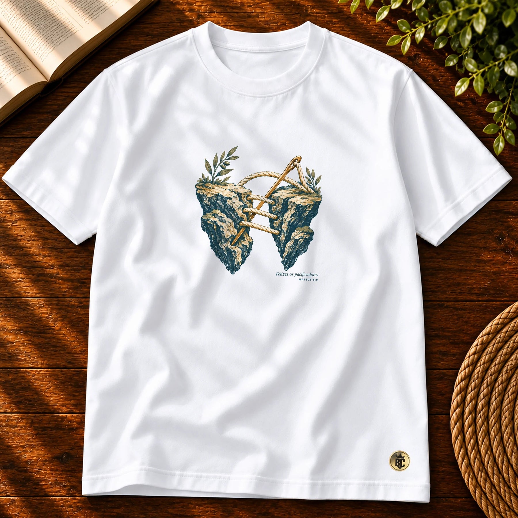 Camiseta Masculina Branca Felizes os pacificadores