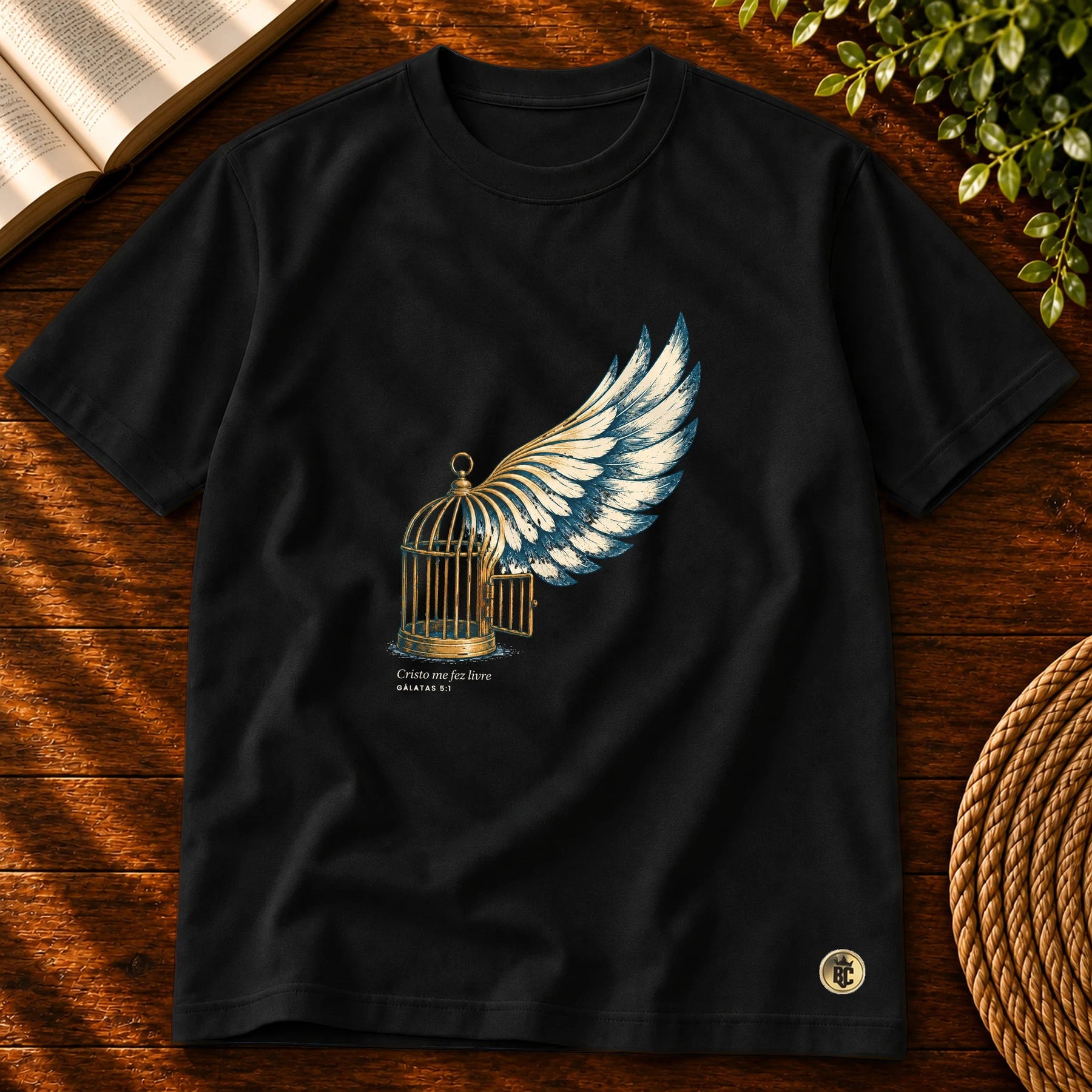 Camiseta Masculina Preta Cristo me fez livre