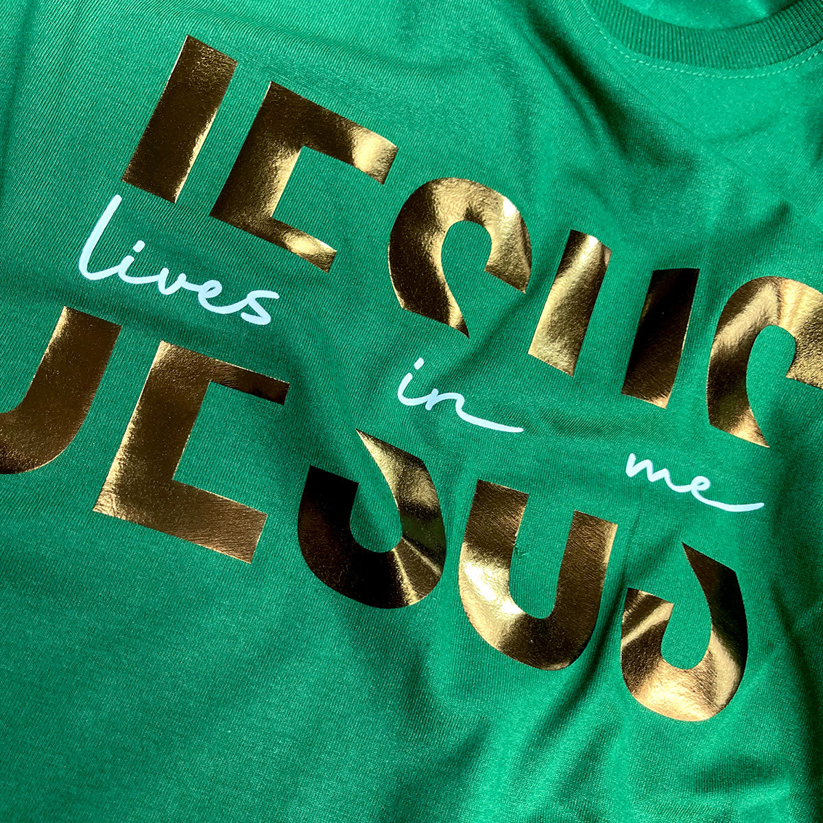 Camiseta Feminina Verde Jesus Lives In Me