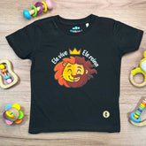 T-Shirt Infantil Preta Leão Jesus Ele Vive Ele Reina