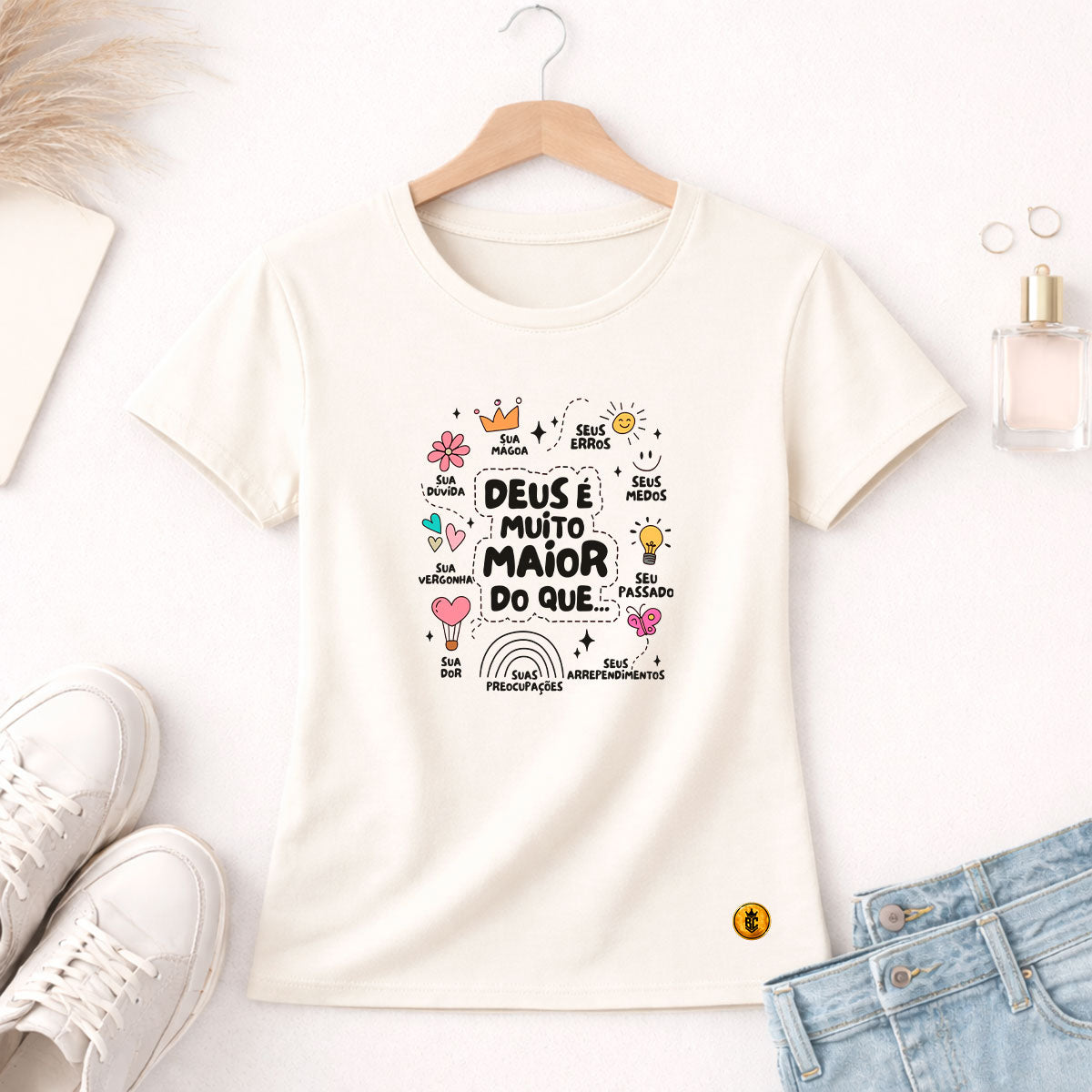 Camiseta Feminina  Off White  Deus é Muito Maior 