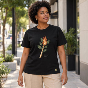 Camiseta Feminina Preta Arde, mas não se consome