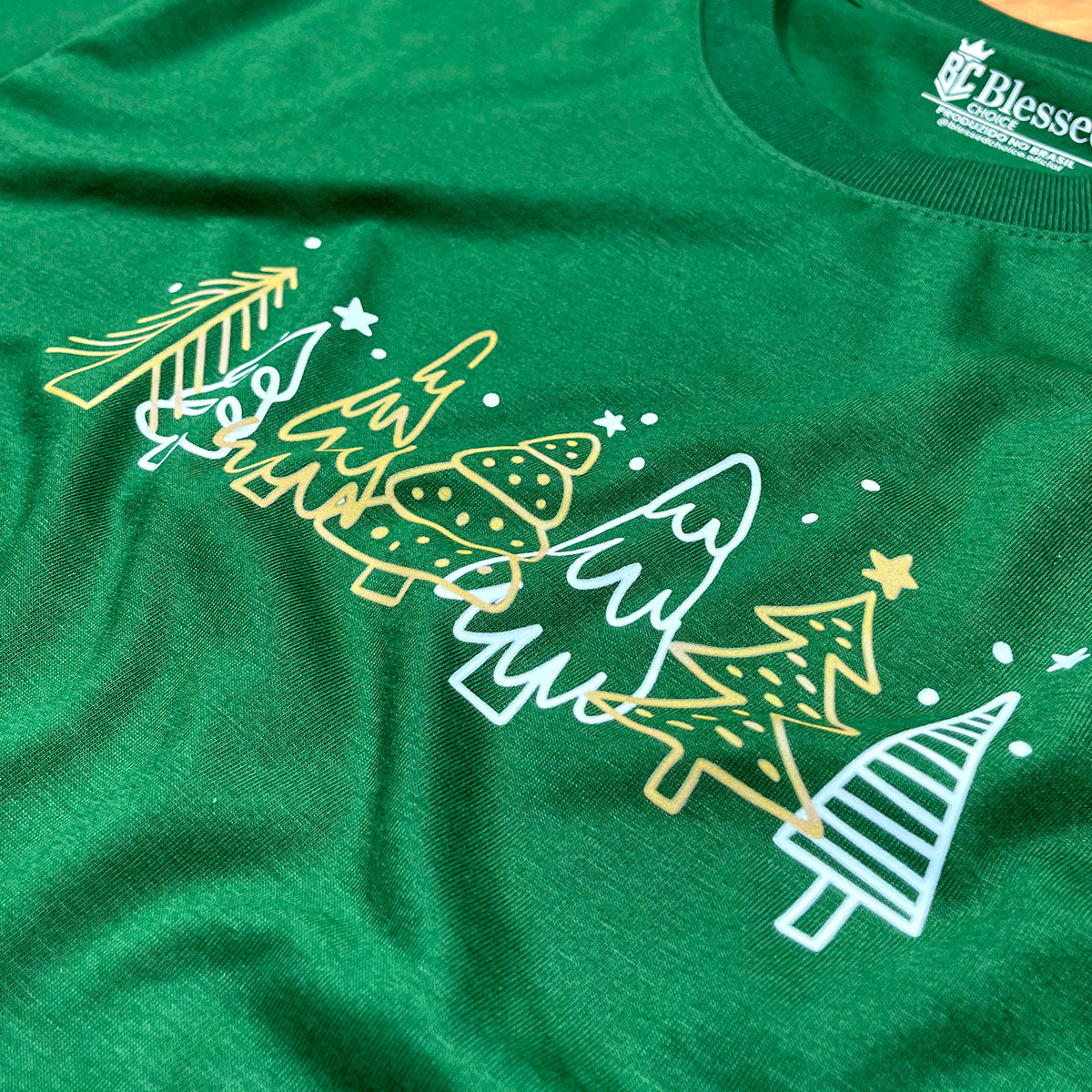 T-Shirt Infantil Verde Árvores Natal