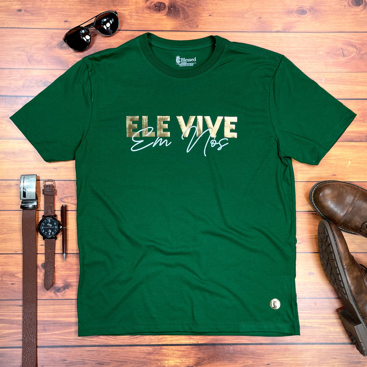 Camiseta Masculina Verde Ele vive Em Nós