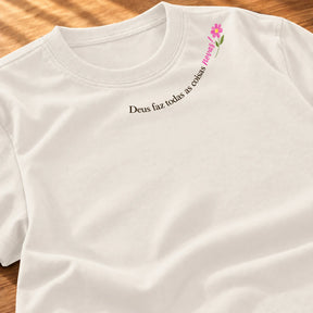 Camiseta Feminina Off White Deus Faz Todas as Coisas Novas!