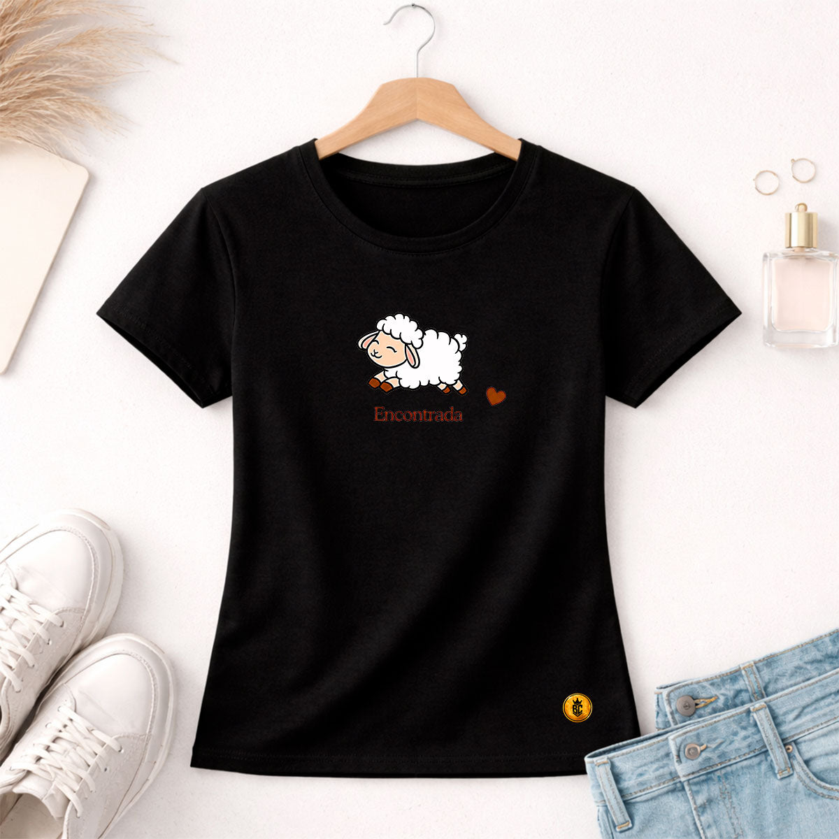 Camiseta Feminina Preta Encontrada Ovelha