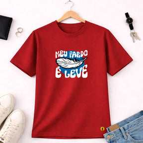 Camiseta Masculina Vermelha Meu Fardo é Leve