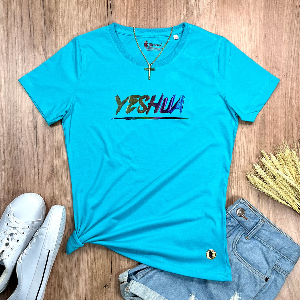 Camiseta Feminina Turquesa Aplique Camaleão Yeshua