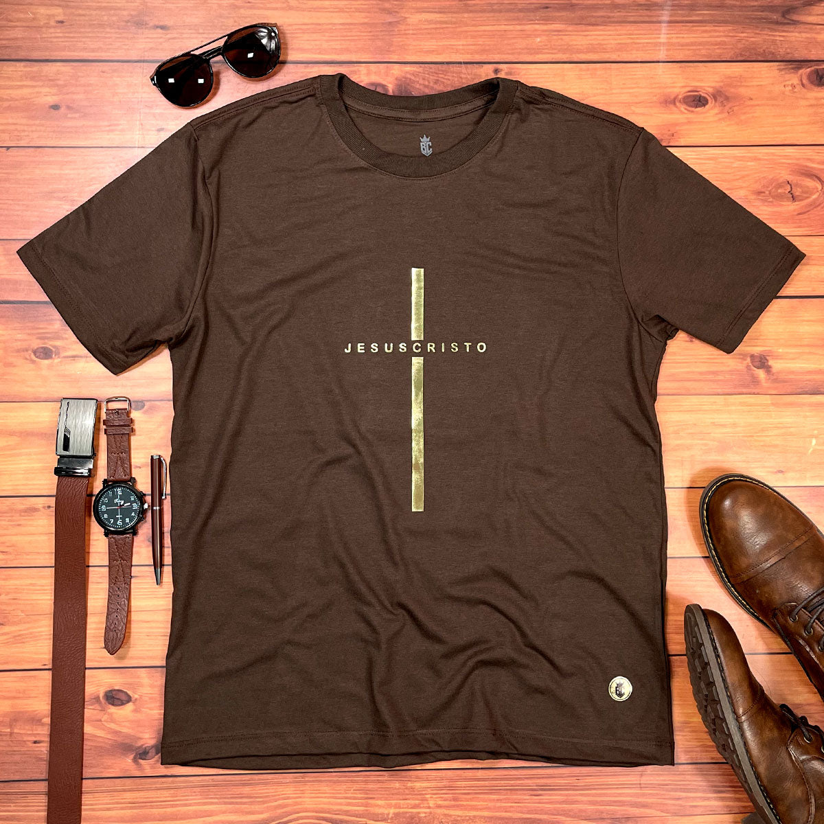 Camiseta Masculina Marrom Cruz Dourada Jesus Cristo