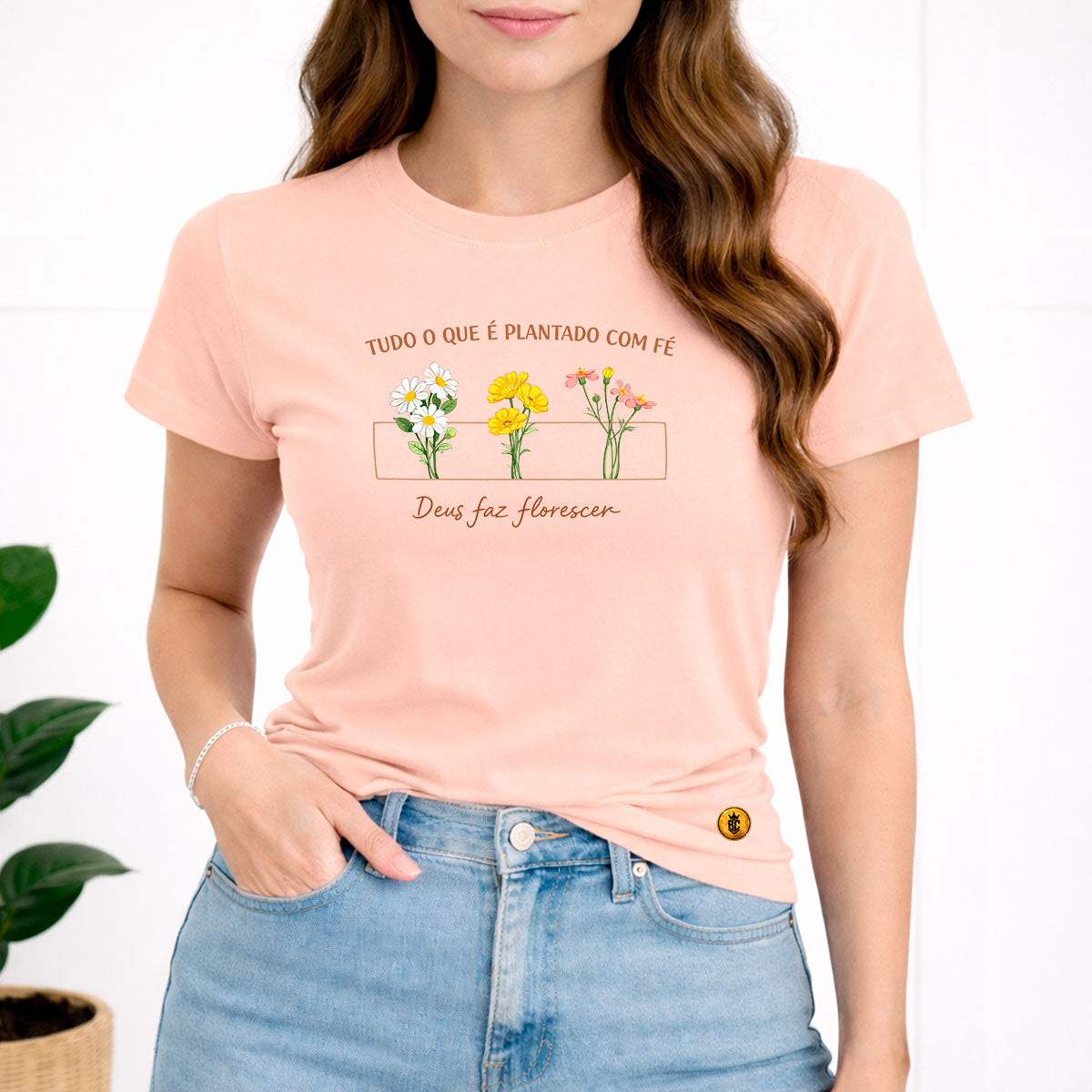 Camiseta Feminina Salmão Deus faz Florescer