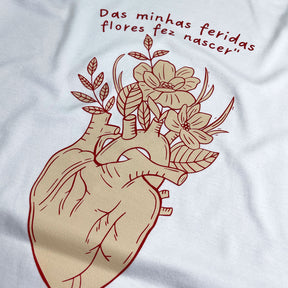 Camiseta Feminina  Branca Das Minhas Feridas Flores Fez Nascer