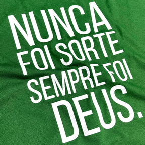 Camiseta Masculina Verde Nunca Foi Sorte Sempre Foi Deus.