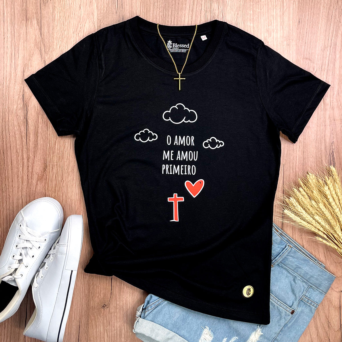 Camiseta Feminina Preta Desenho O Amor Me Amou