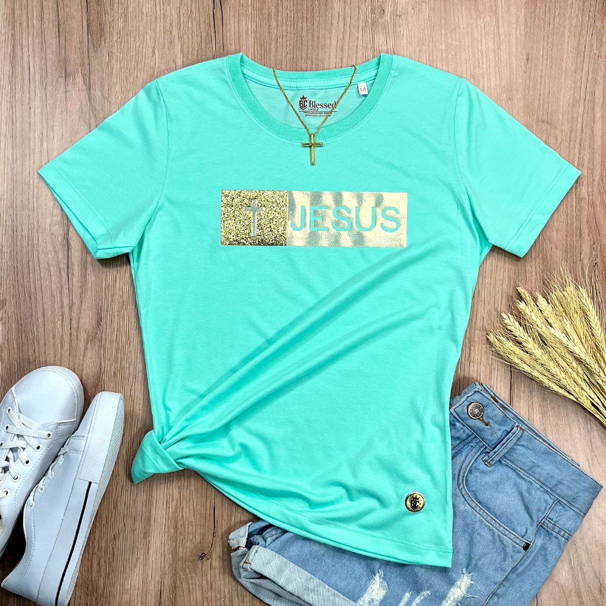 Camiseta Feminina Verde Menta Aplique Jesus Glitter Dourado