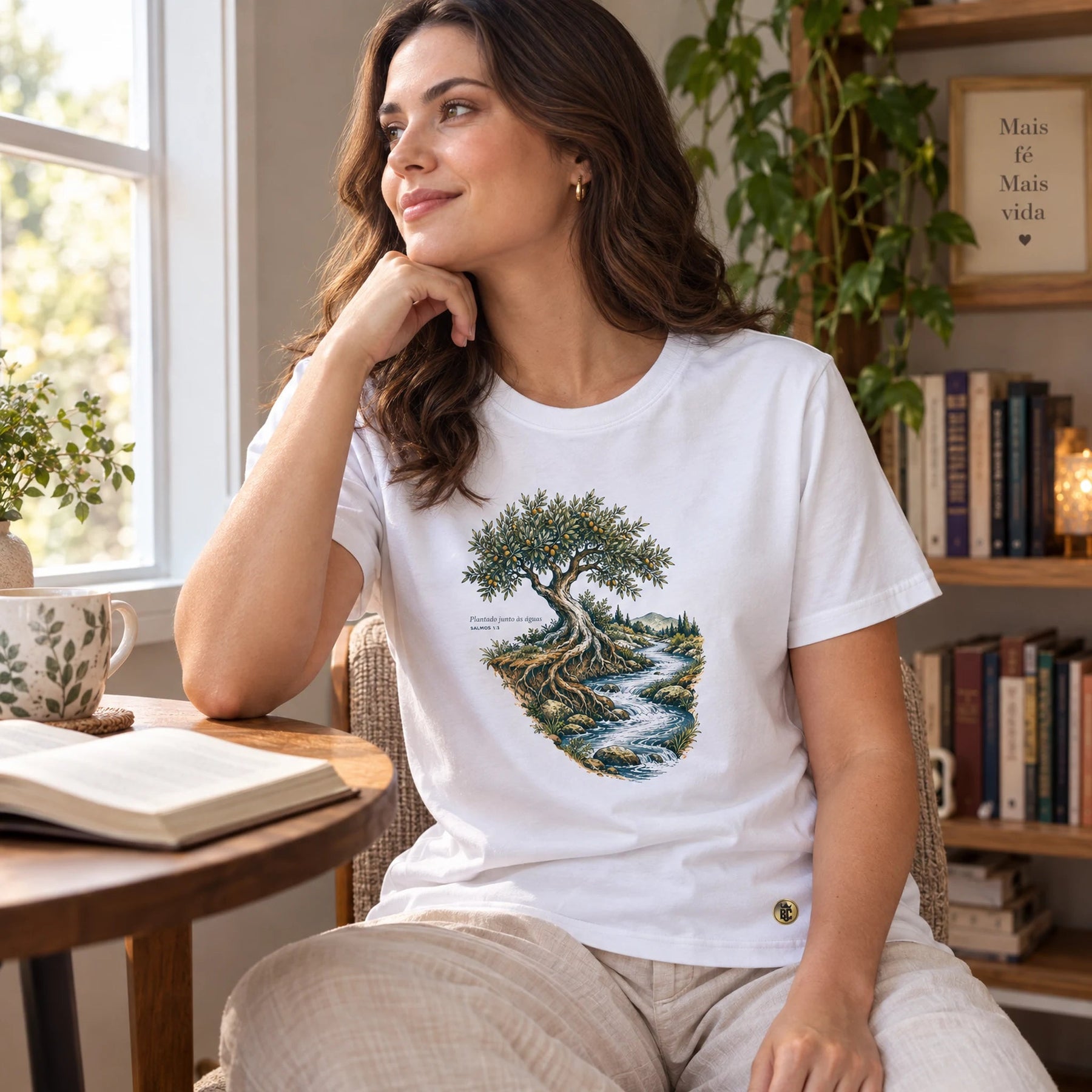 Camiseta Feminina Branca Plantado junto às águas