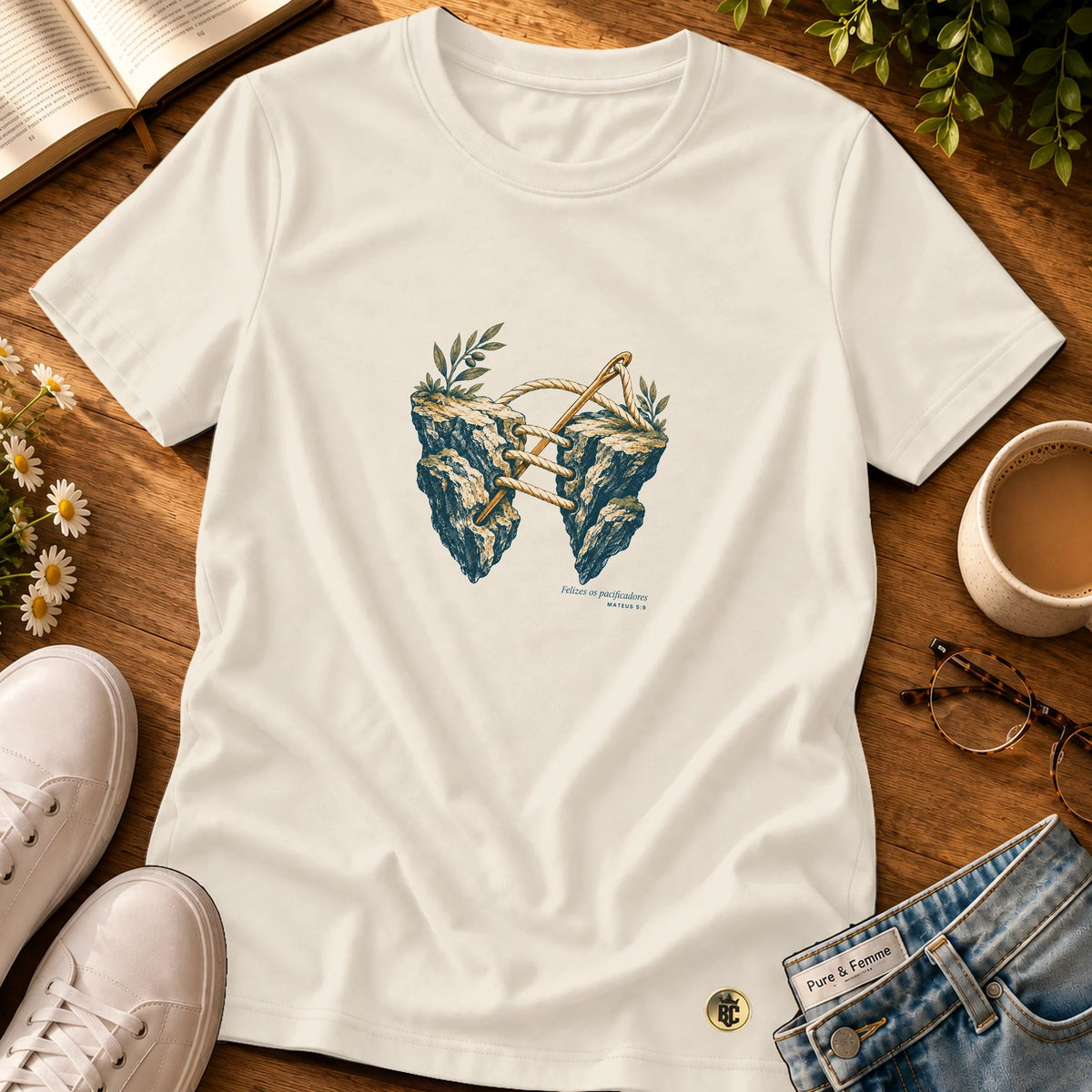 Camiseta Feminina Off White Felizes os pacificadores