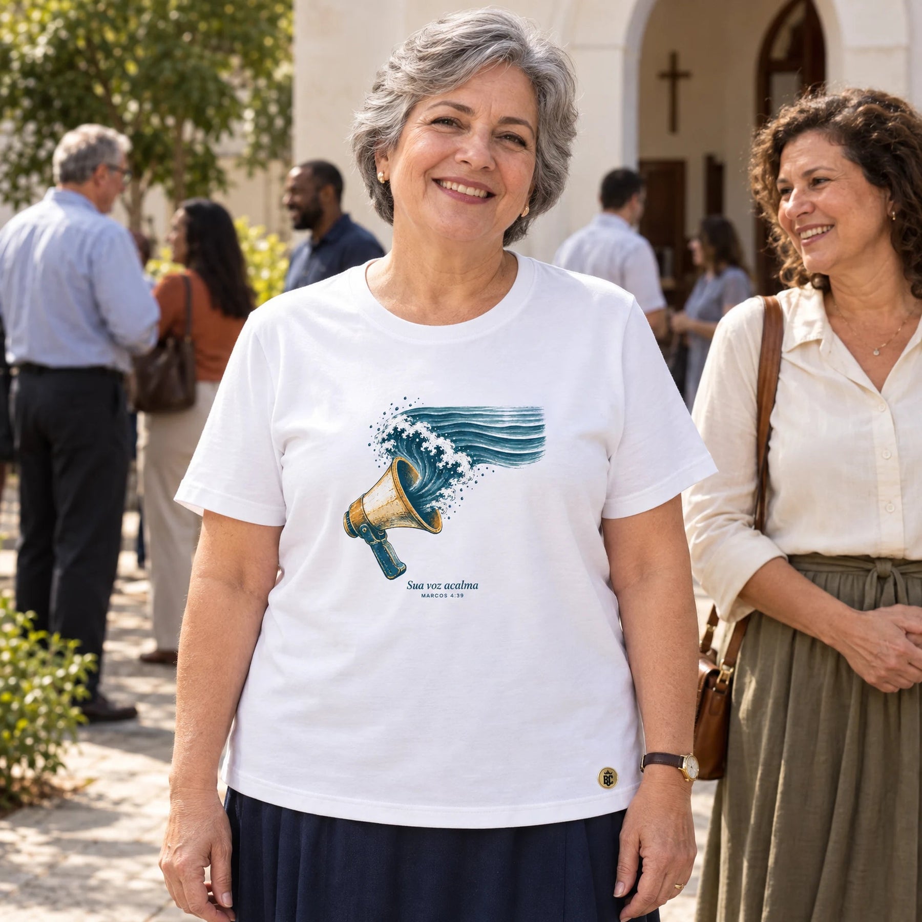 Camiseta Feminina Branca Sua voz acalma