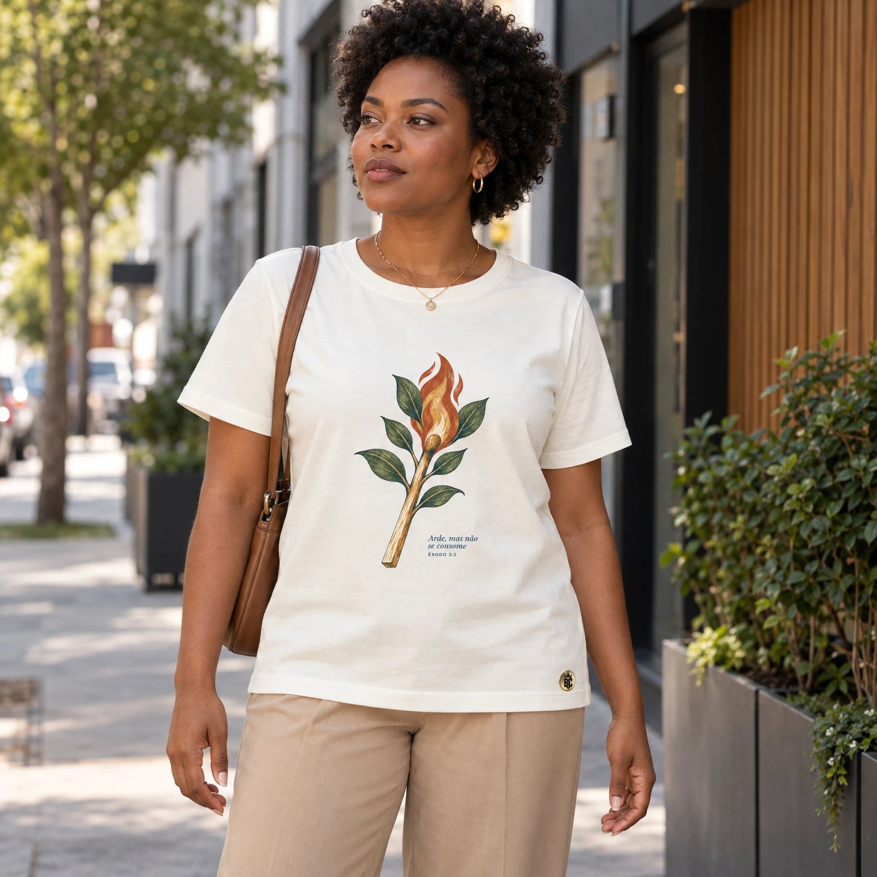 Camiseta Feminina Off White Arde, mas não se consome