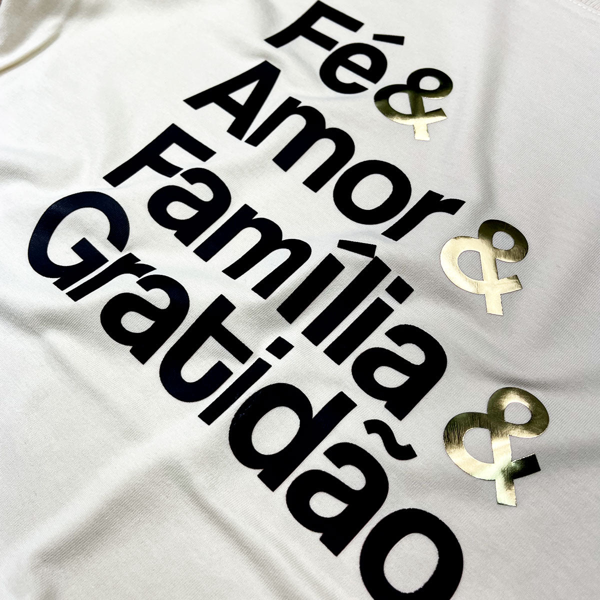 Camiseta Feminina Off White Fé & Amor Dourado