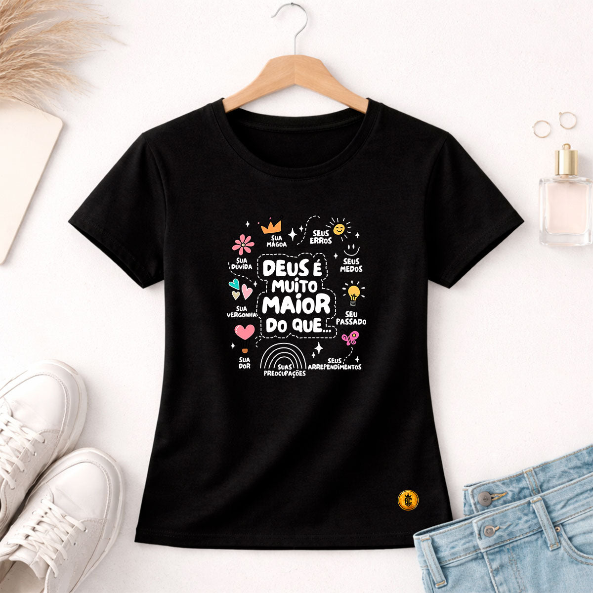 Camiseta Feminina  Preta Deus é Muito Maior 