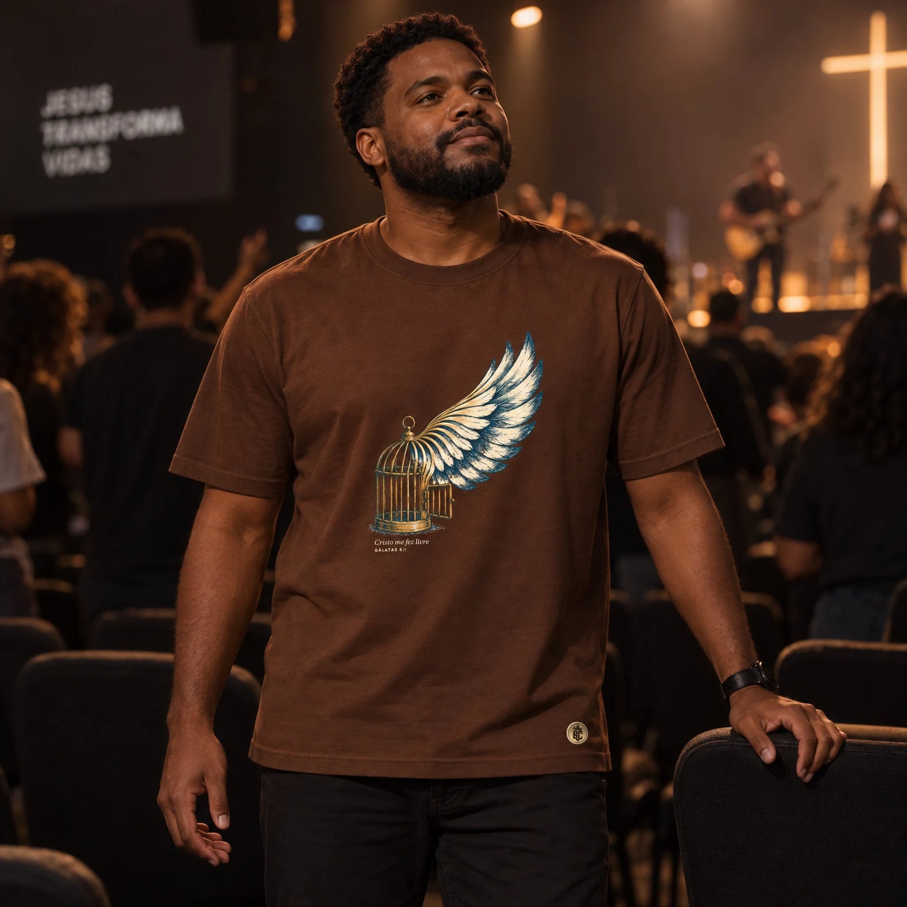 Camiseta Masculina Marrom Cristo me fez livre
