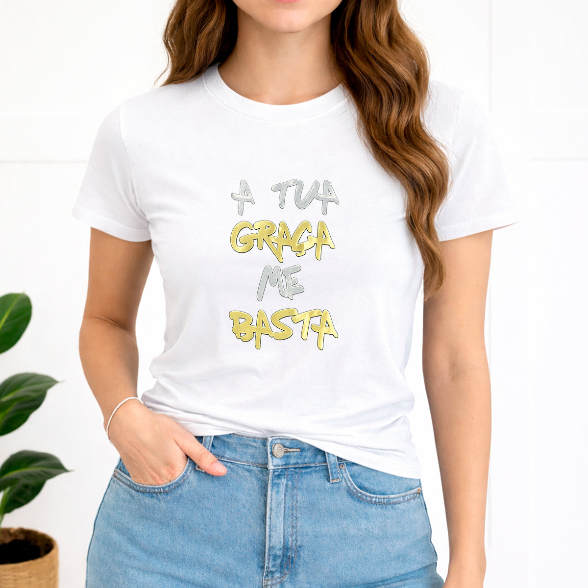 Camiseta Feminina Branca A Tua Graça Me Basta  Aplique
