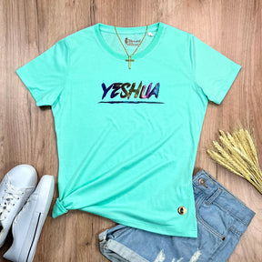 Camiseta Feminina Verde Menta Aplique Camaleão Yeshua