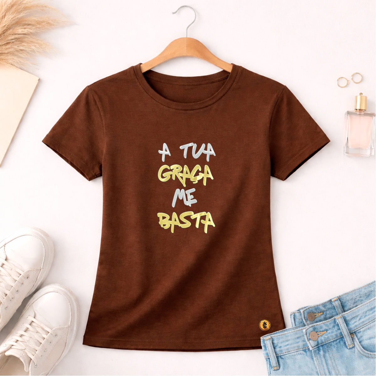 Camiseta Feminina Marrom A Tua Graça Me Basta  Aplique