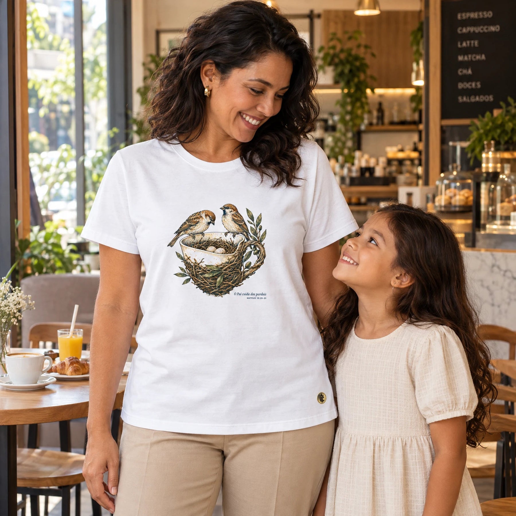Camiseta Feminina Branca O Pai cuida dos pardais