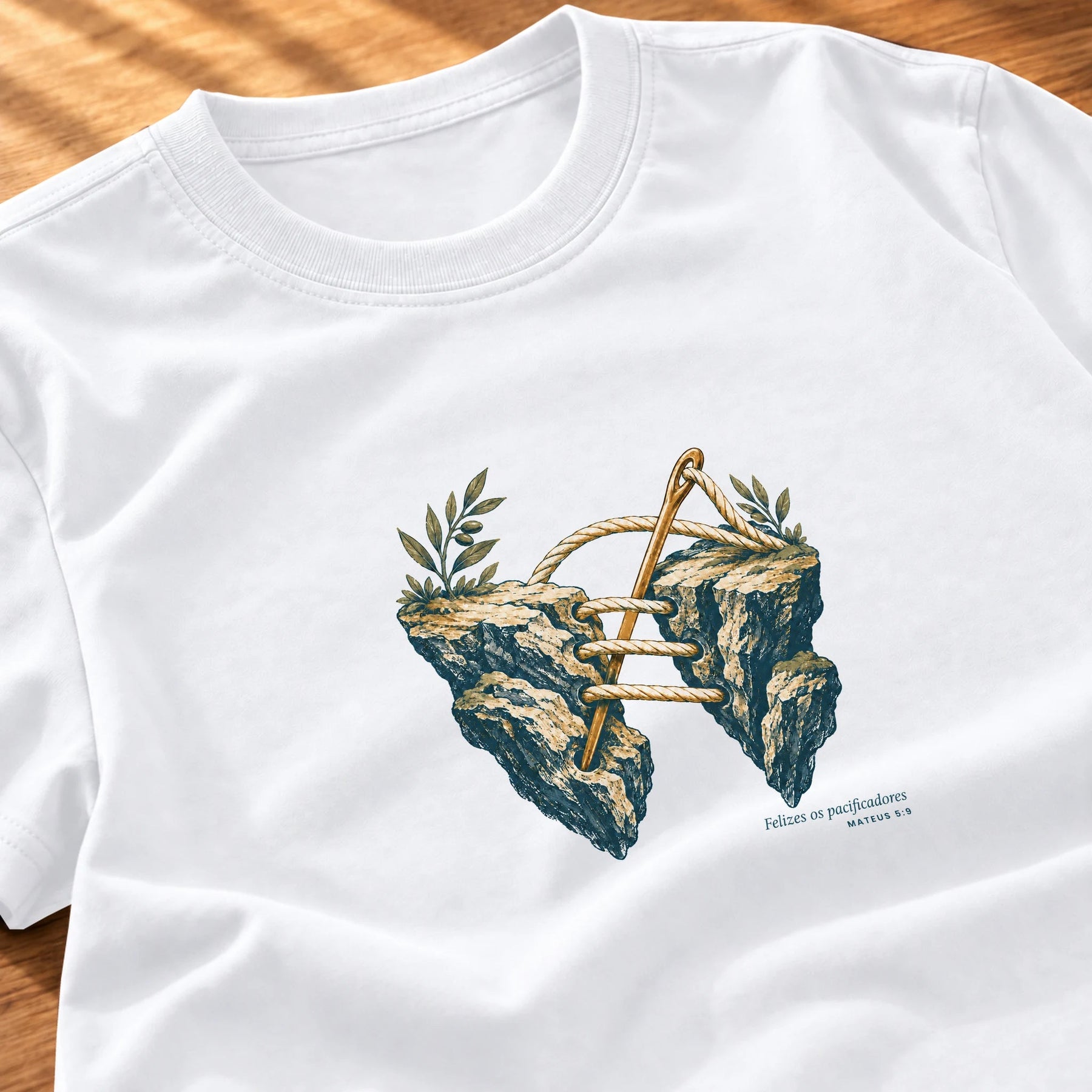 Camiseta Feminina Branca Felizes os pacificadores