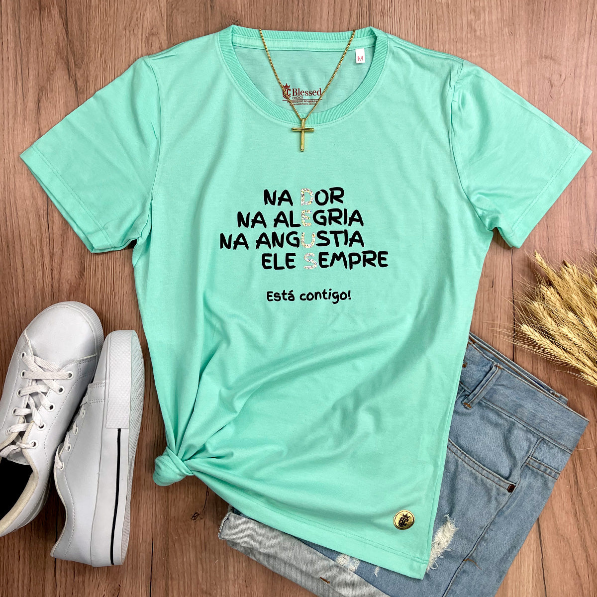 Camiseta Feminina Verde Menta Na Dor Na Alegria Na Angustia Ele Sempre Está Contigo