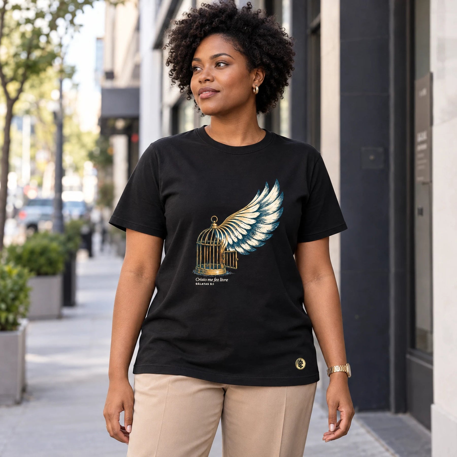 Camiseta Feminina Preta Cristo me fez livre
