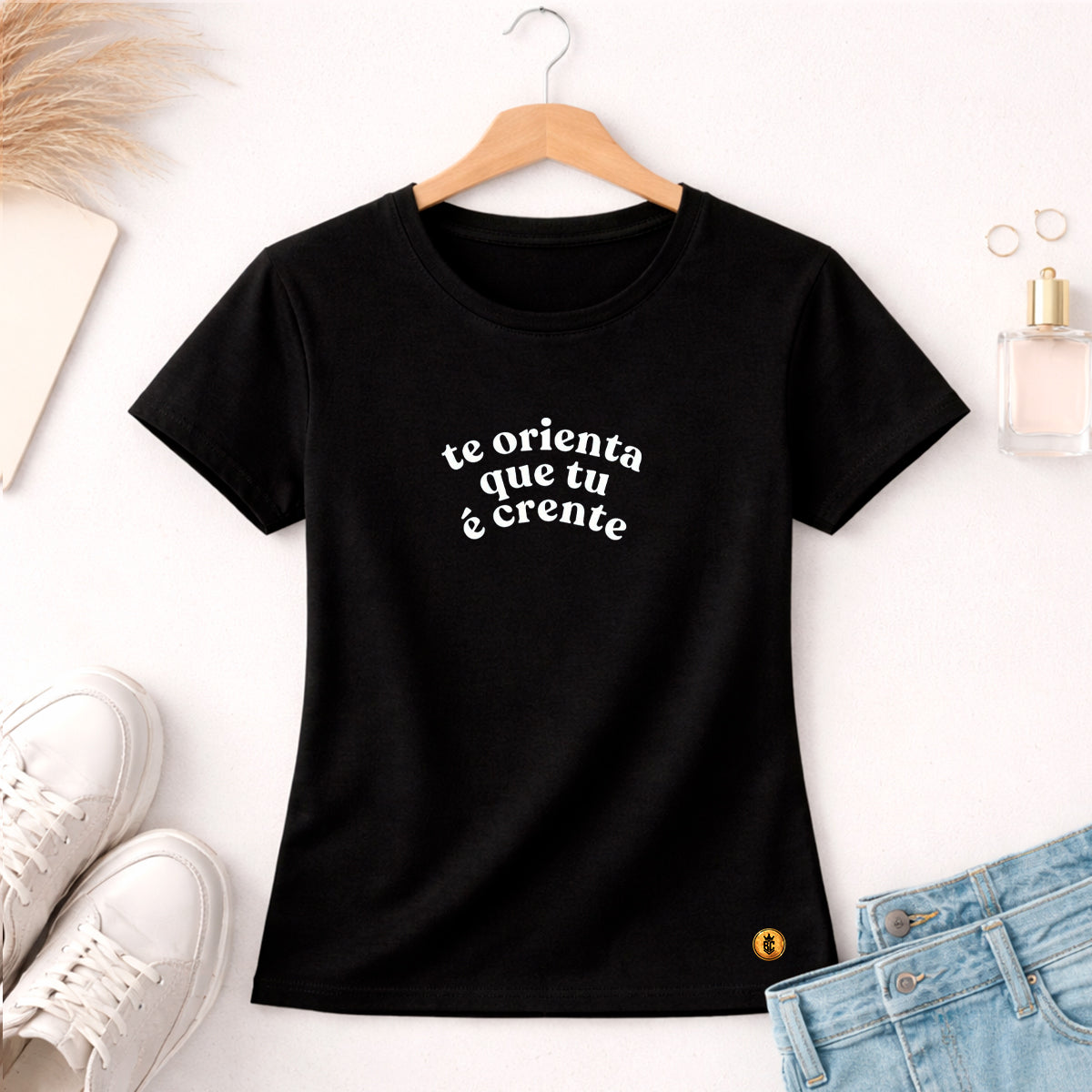 Camiseta Feminina Preta Te Orienta Que tu é Crente
