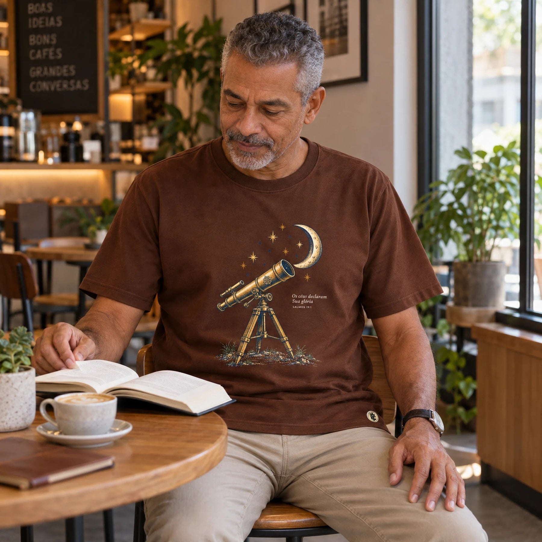 Camiseta Masculina Marrom Os céus declaram Sua glória