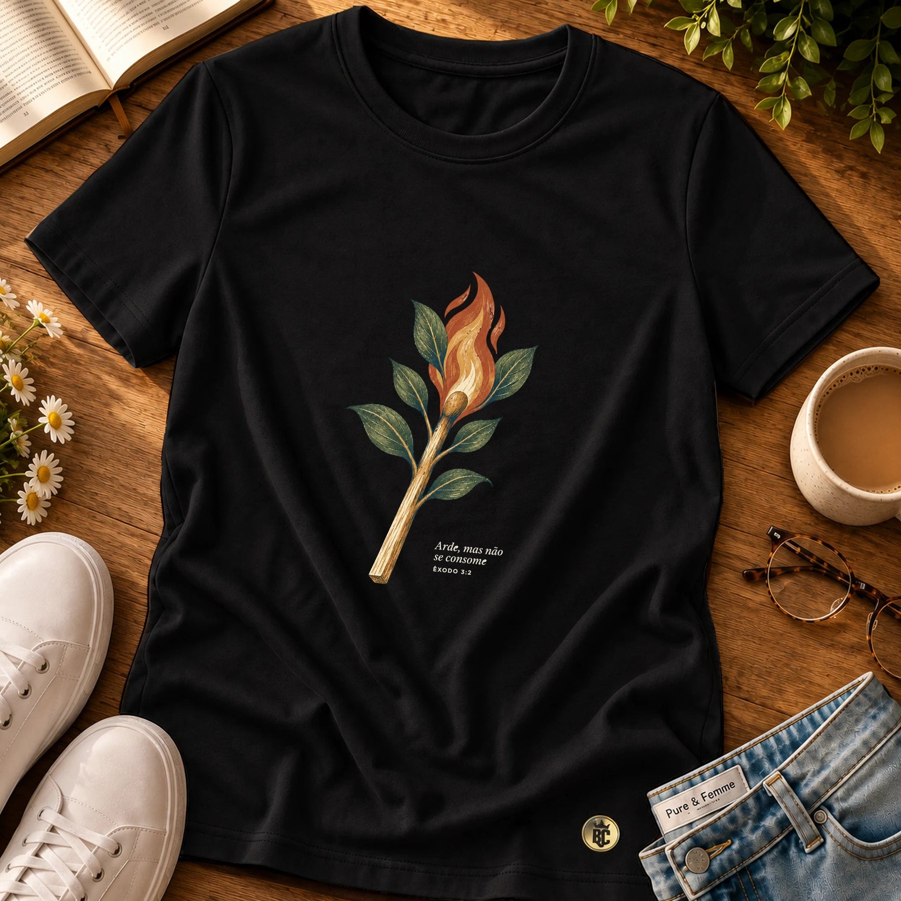 Camiseta Feminina Preta Arde, mas não se consome